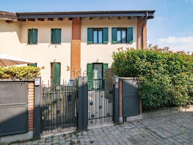 Villetta a schiera in vendita di 110 m² in Via Don Giorgio Gelmini, 1