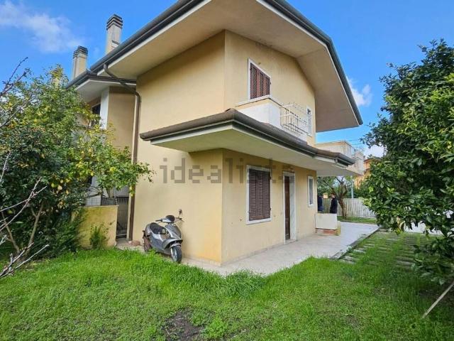 Villetta a schiera in vendita di 110 m² in Via dei Cipressi, 44