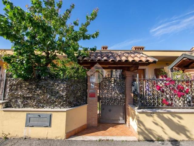 Villetta a schiera in vendita di 110 m² in Via di Giardinetti, 71