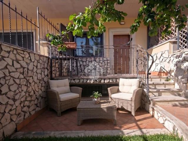 Villetta a schiera in vendita di 110 m² in Via di Giardinetti, 71