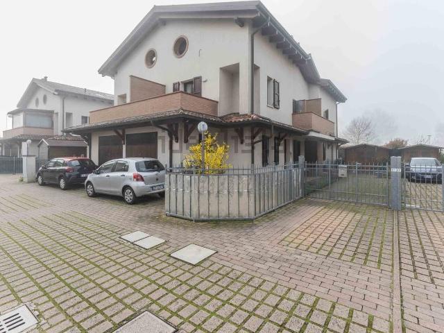 Villetta a schiera in vendita di 110 m² in Via Modena, 81