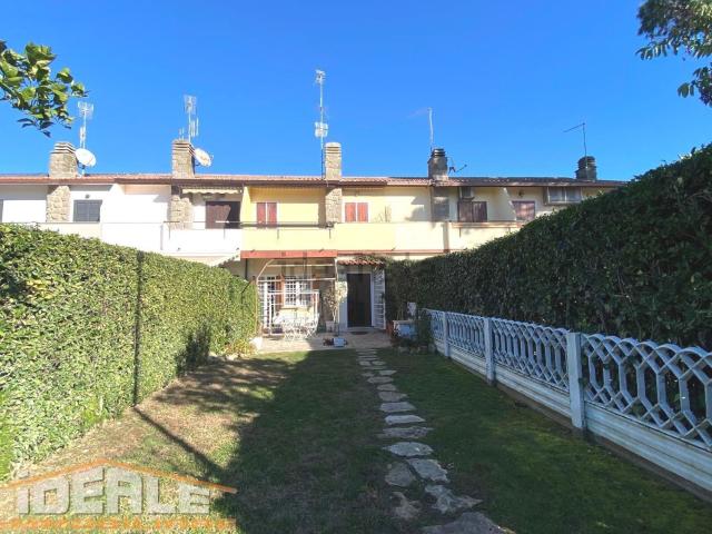Villetta a schiera in vendita di 110 m² in Via Puglie, 43