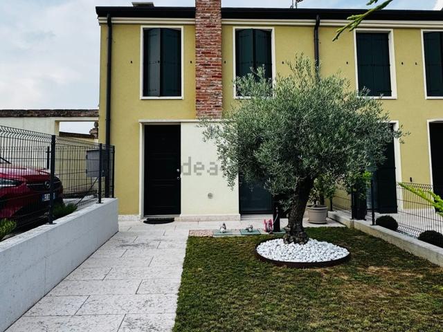 Villetta a schiera in vendita di 110 m² in Via Venturini