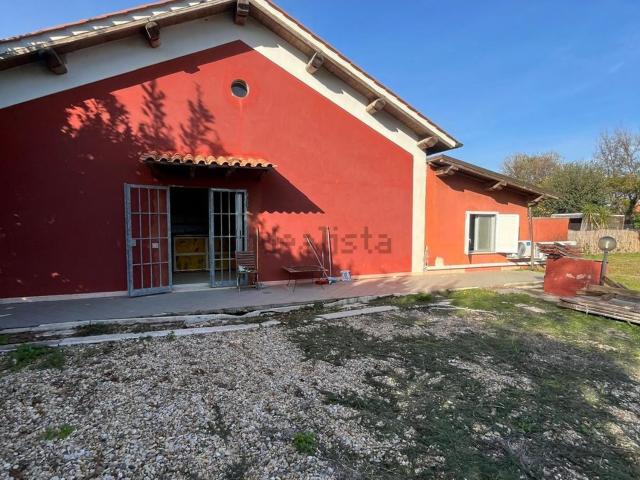 Villetta a schiera in vendita di 110 m² in Viale dei Monti dell&apos Ara, 106