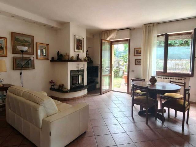 Villetta a schiera in vendita di 111 m² in Via Oliveto