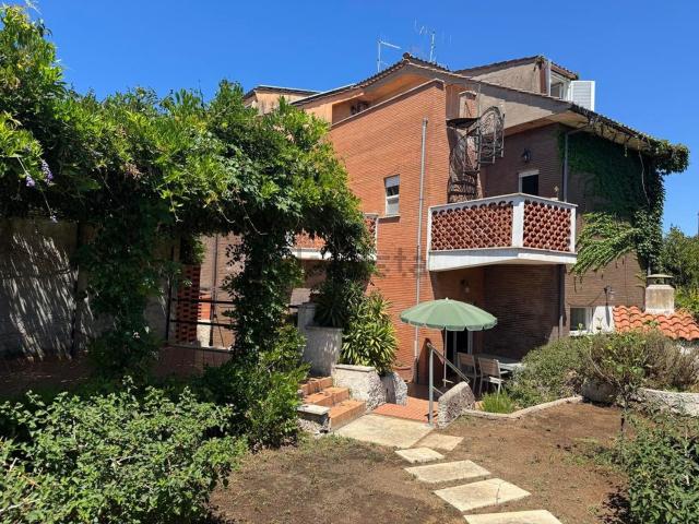 Villetta a schiera in vendita di 113 m² in Viale Perseo, 15