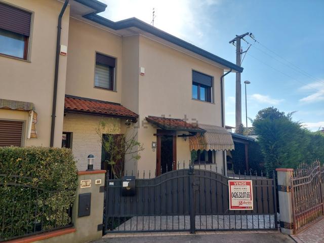 Villetta a schiera in vendita di 115 m²