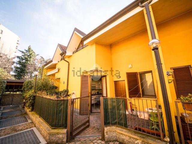 Villetta a schiera in vendita di 115 m² in Via Cusago, 61