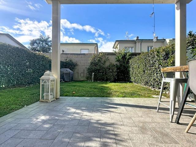 Villetta a schiera in vendita di 115 m² in Via della Rosa