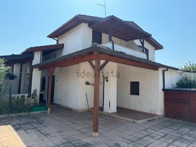 Villetta a schiera in vendita di 1175 m² in Via Orsa Minore, 46