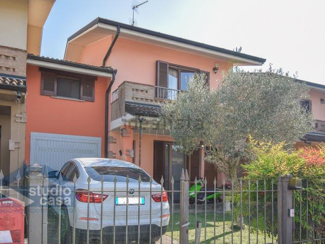 Villetta a schiera in vendita di 119 m² in Via XXV Aprile, 11