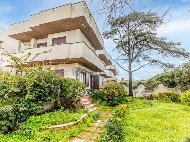 Villetta a schiera in vendita di 119 m² in Lungomare Tor San Lorenzo