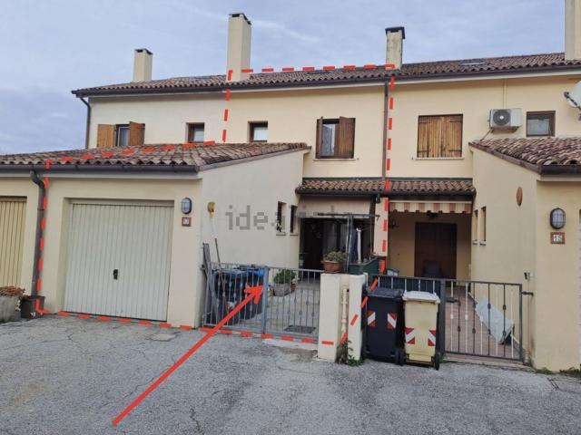 Villetta a schiera in vendita di 120 m² in Via Corne, 15