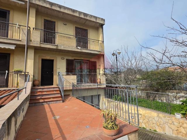 Villetta a schiera in vendita di 120 m² in Via Carmelo Caristia