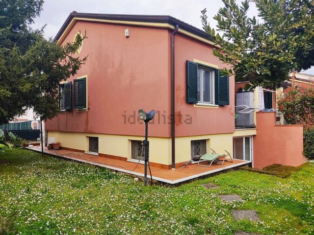 Villetta a schiera in vendita di 120 m² in Via Cisa