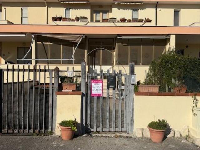 Villetta a schiera in vendita di 120 m² in Via Cristoforo Colombo, 57