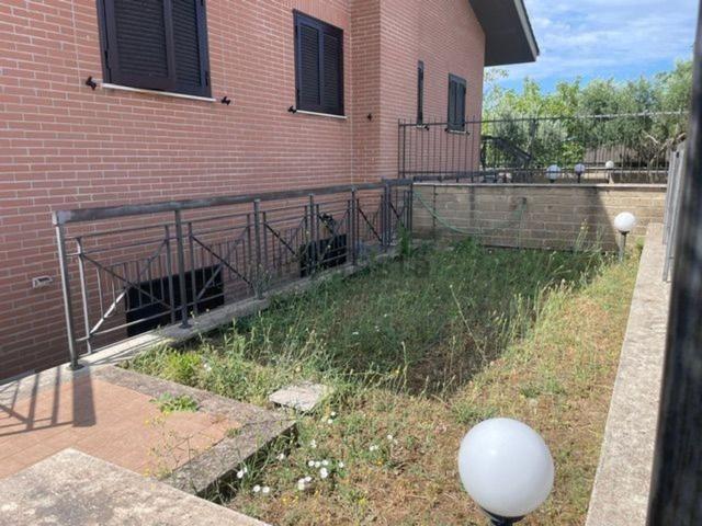 Villetta a schiera in vendita di 120 m² in Via Balsorano, 32