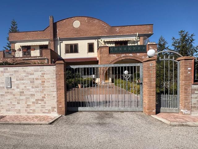 Villetta a schiera in vendita di 120 m² in Via Begonie, 34