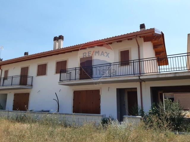 Villetta a schiera in vendita di 120 m² in Via Onna, 48