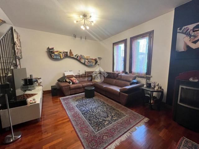 Villetta a schiera in vendita di 120 m² in Via Leone de&apos  Sommi, 29