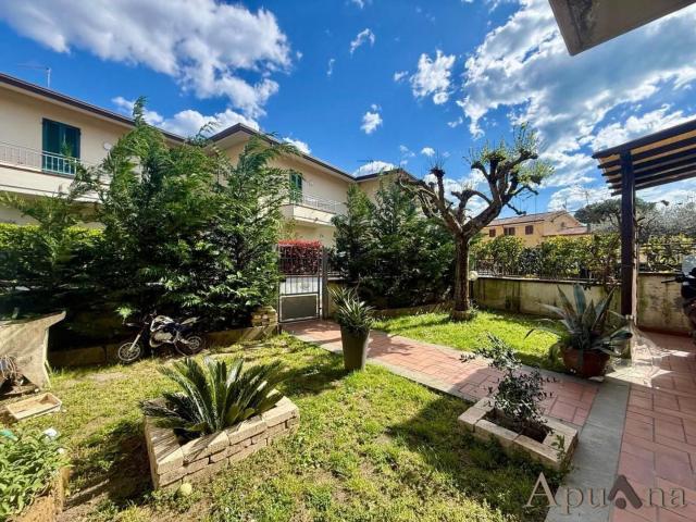 Villetta a schiera in vendita di 120 m² in Via Rinchiostra, 54100