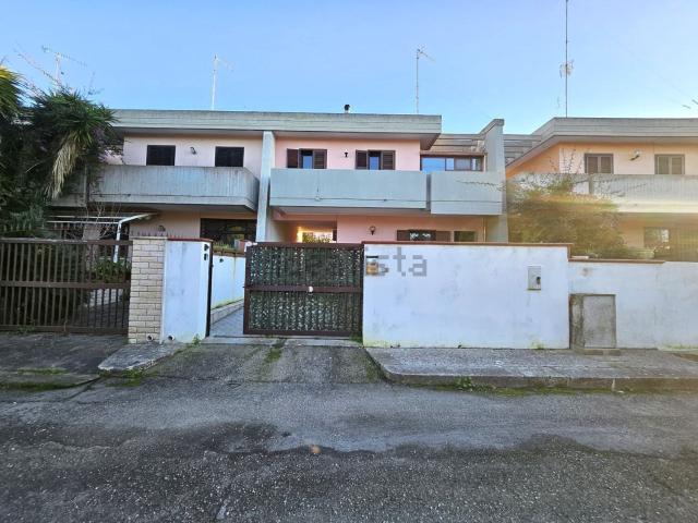 Villetta a schiera in vendita di 120 m² in Viale C. Colombo, 10