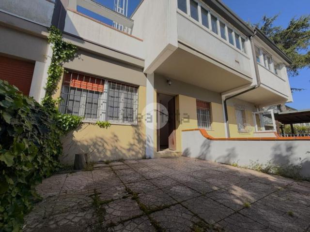 Villetta a schiera in vendita di 120 m² in Viale Ovidio, 259