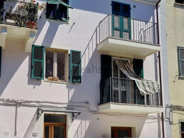 Villetta a schiera in vendita di 122 m² in Via Cisa