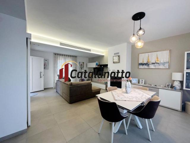 Villetta a schiera in vendita di 122 m² in Via degli Argonauti