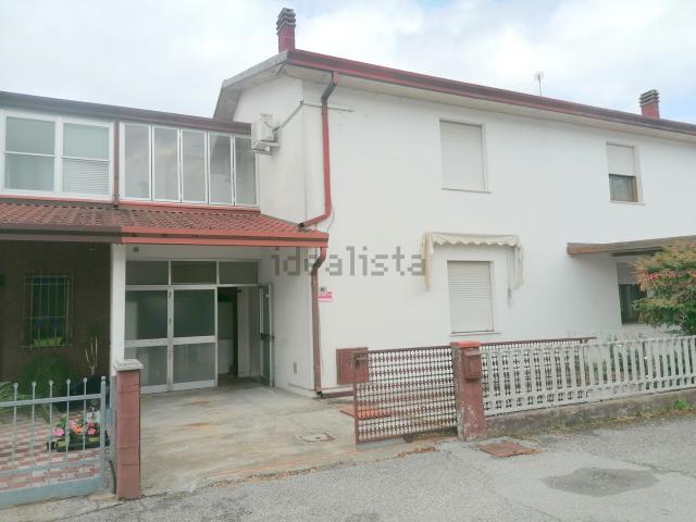 Villetta a schiera in vendita di 122 m² in Via Ennio Guaraldi, 10