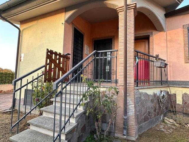 Villetta a schiera in vendita di 123 m² in Via Elini, 98
