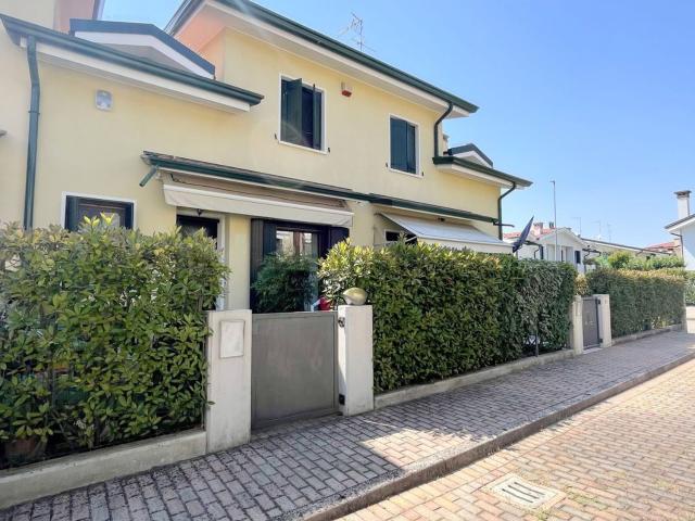 Villetta a schiera in vendita di 123 m² in Via Val Pusteria