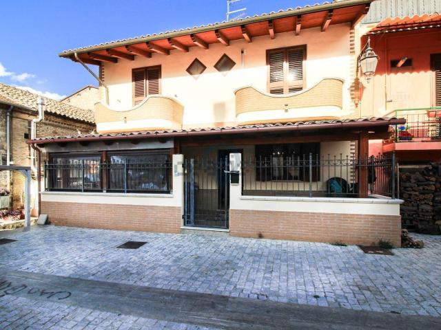 Villetta a schiera in vendita di 124 m² in Via della Rocca, 81