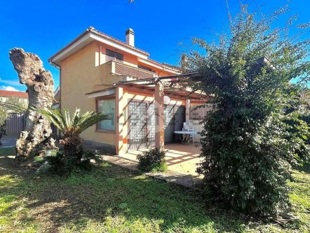 Villetta a schiera in vendita di 125 m² in Via del Gambero, 3
