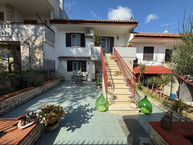 Villetta a schiera in vendita di 125 m² in Contrada Lagogemolo