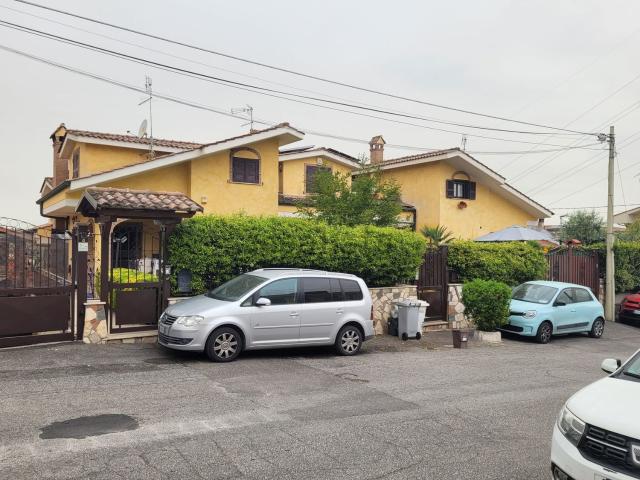 Villetta a schiera in vendita di 127 m² in Via Bernini