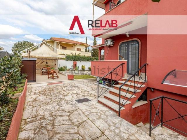 Villetta a schiera in vendita di 128 m² in Via di Villa Claudia