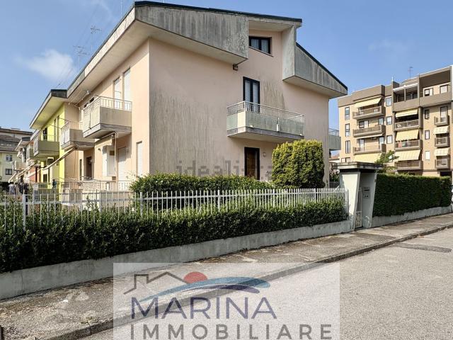 Villetta a schiera in vendita di 129 m² in Via Tiglio, 44