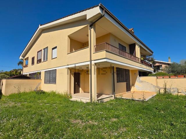 Villetta a schiera in vendita di 130 m² in Via Giuseppe Lugli, 82
