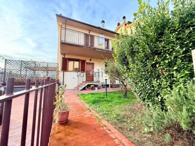 Villetta a schiera in vendita di 130 m² in Via di Camerino, 19