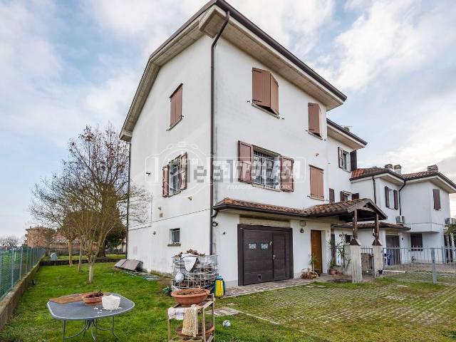 Villetta a schiera in vendita di 130 m² in Via F. Savioli, 34