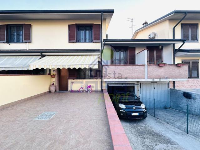 Villetta a schiera in vendita di 130 m² in Via Madre Teresa di Calcutta, 17
