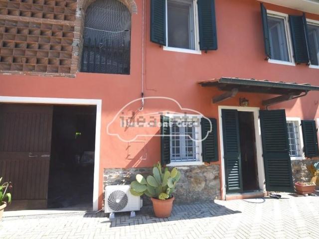 Villetta a schiera in vendita di 130 m² in Via Romana, 55012
