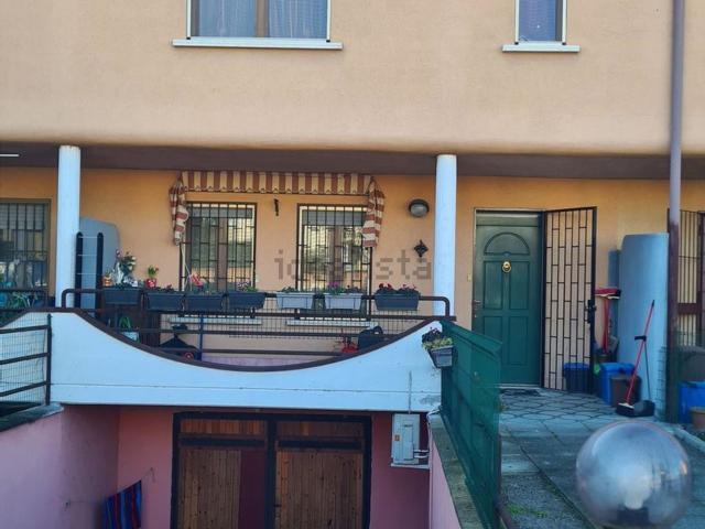 Villetta a schiera in vendita di 130 m² in Via XXV Aprile, 12