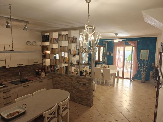 Villetta a schiera in vendita di 130 m² in Viale di Focene, 375