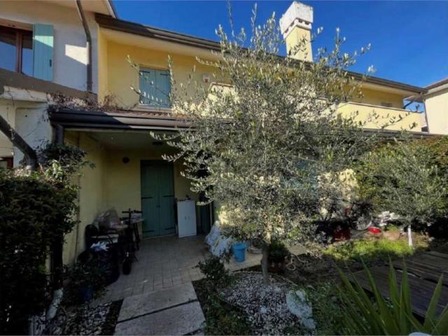 Villetta a schiera in vendita di 134 m² in Via Alessandro Manzoni, 9