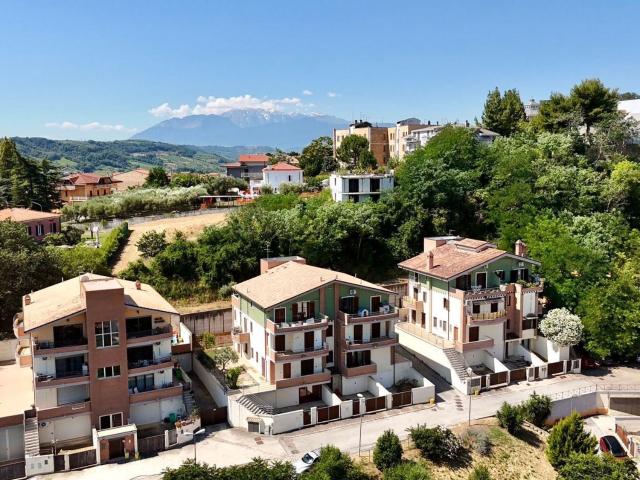 Villetta a schiera in vendita di 134 m² in Via Don Francesco Paolo Antonelli, 13