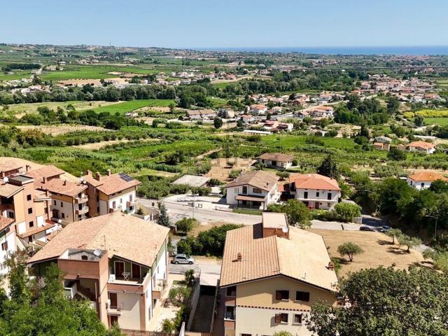 Villetta a schiera in vendita di 134 m² in Via Don Francescopaolo Antonelli, 13