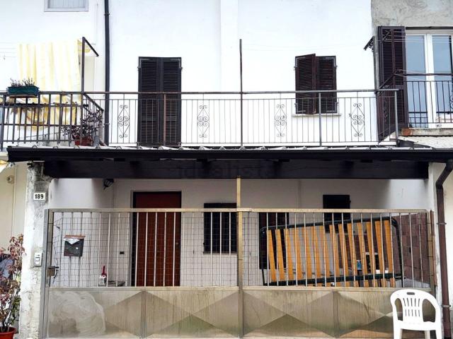 Villetta a schiera in vendita di 135 m² in Via Caduti Libertà, 189