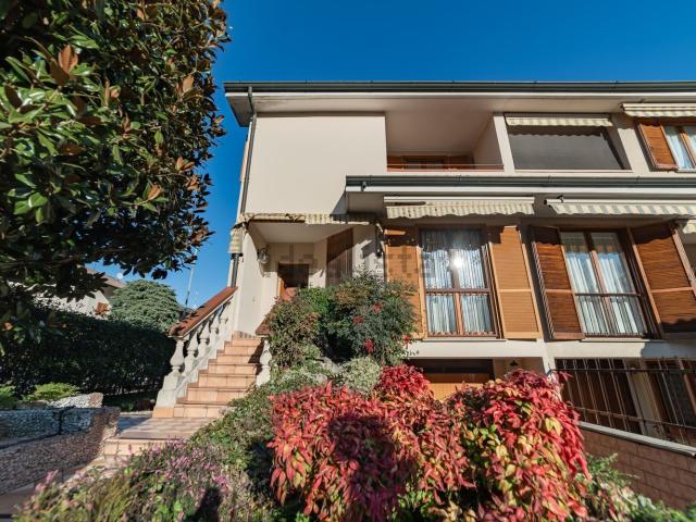Villetta a schiera in vendita di 135 m² in Via Giacomo Leopardi, 72